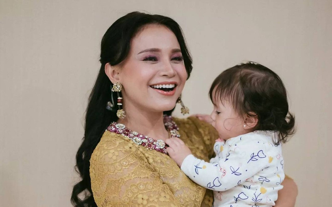 Momen Gemas Rossa Gendong Baby Chloe Putri Asmirandah: Baru Melahirkan 3 Bulan Lalu 