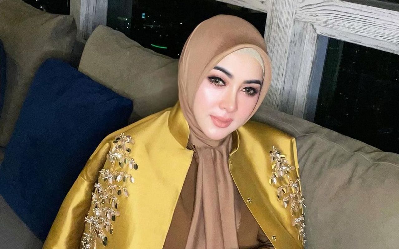 Bukan Dipuji, OOTD Syahrini Nongkrong di Rumah Kena Cibir Habis-Habisan