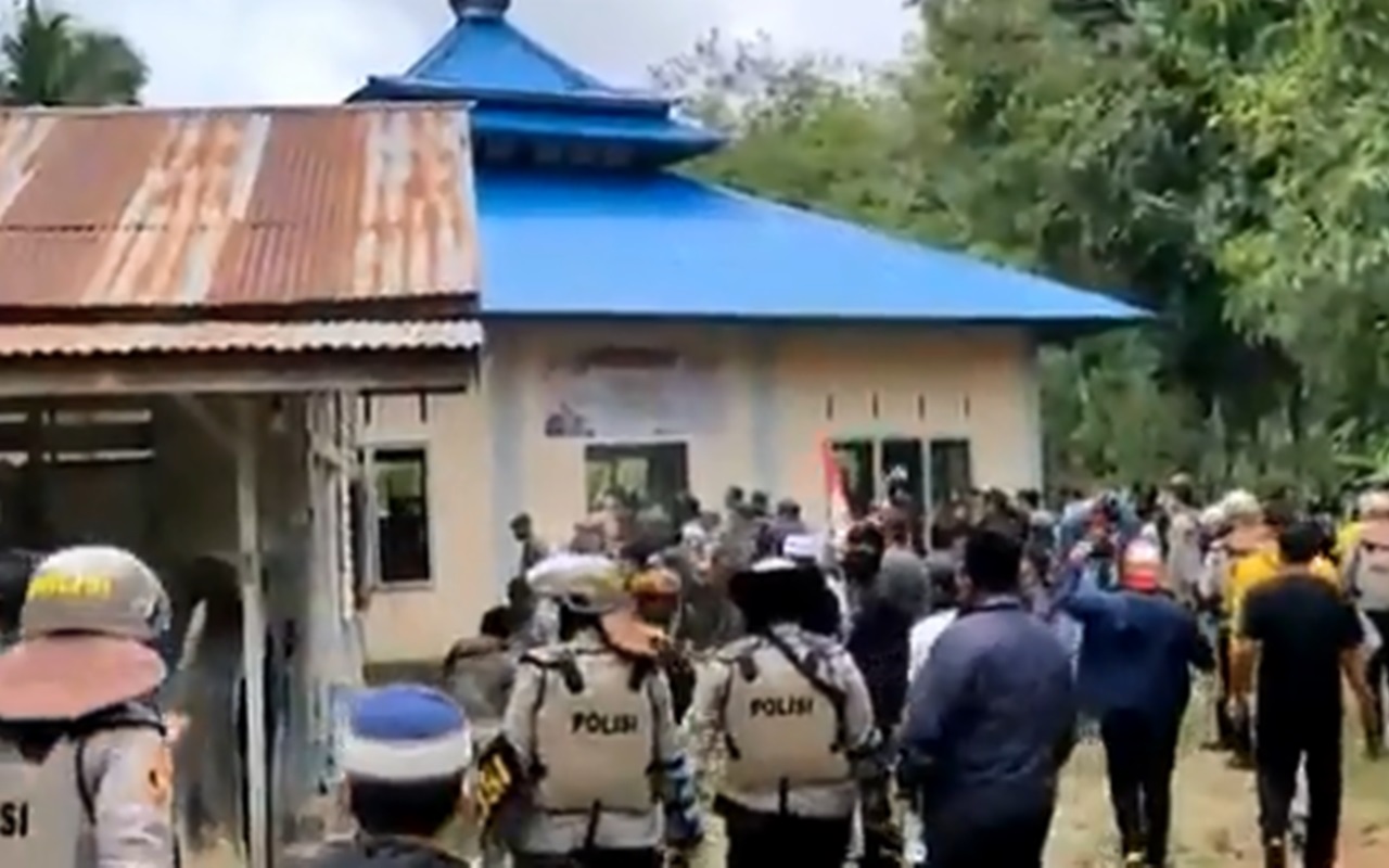 Perusakan Tempat Ibadah Jemaah Ahmadiyah di Sintang Kalbar Tuai Kecaman, Polisi Turun Tangan