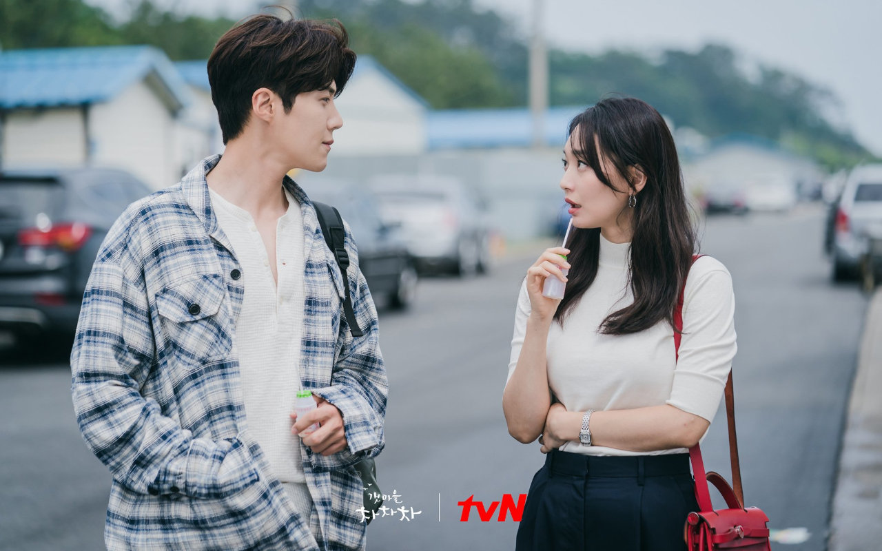 Kim Seon Ho Terindikasi Bucin pada Shin Min A, 'Hometown Cha-Cha-Cha' Kembali Cetak Rating Tinggi