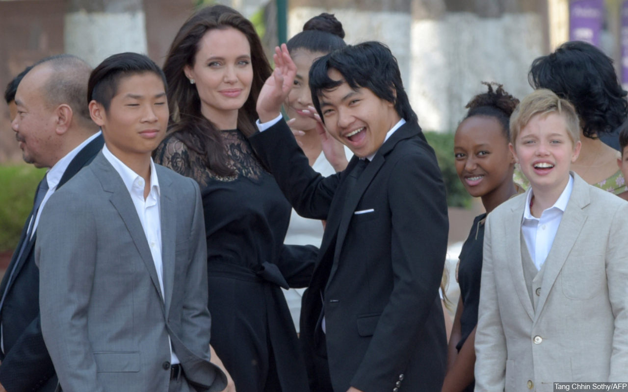 Angelina Jolie Akui Khawatir dengan Keselamatan Anak-anaknya Saat Nikahi Brad Pitt