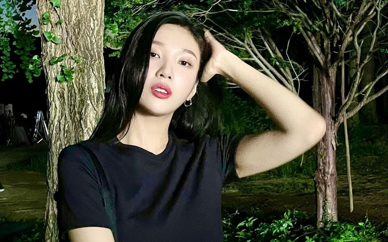 Sebagai artis multitalenta, belum lama ini Joy ditantang untuk membaca kartu tarot. Wah, seperti apa gaya Joy saat membaca kartu tarot? Yuk, intip aksinya berikut ini.