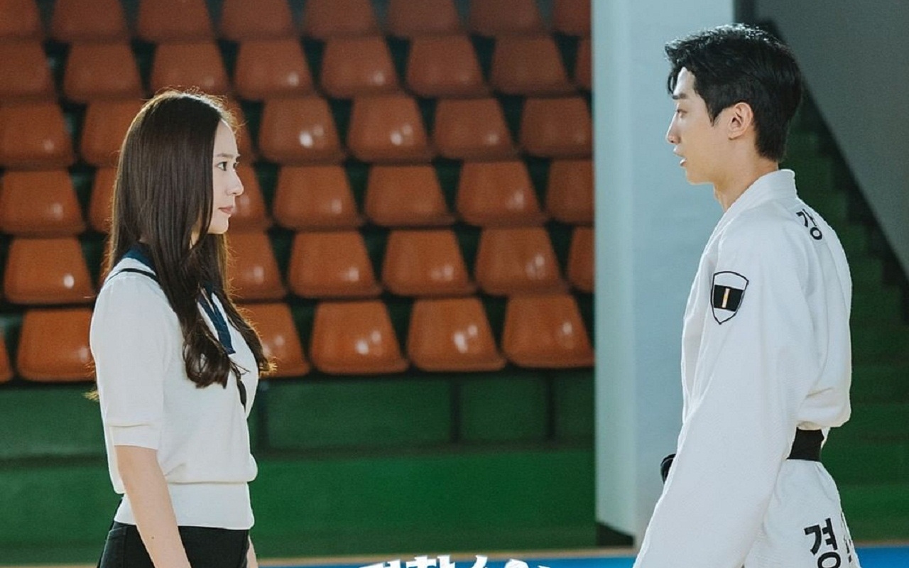 Krystal Ngaku Suka Jinyoung B1A4 di 'Police University', Fans Teriak Kegirangan