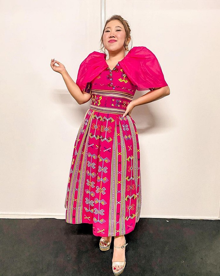 Tampil feminin dan anggun