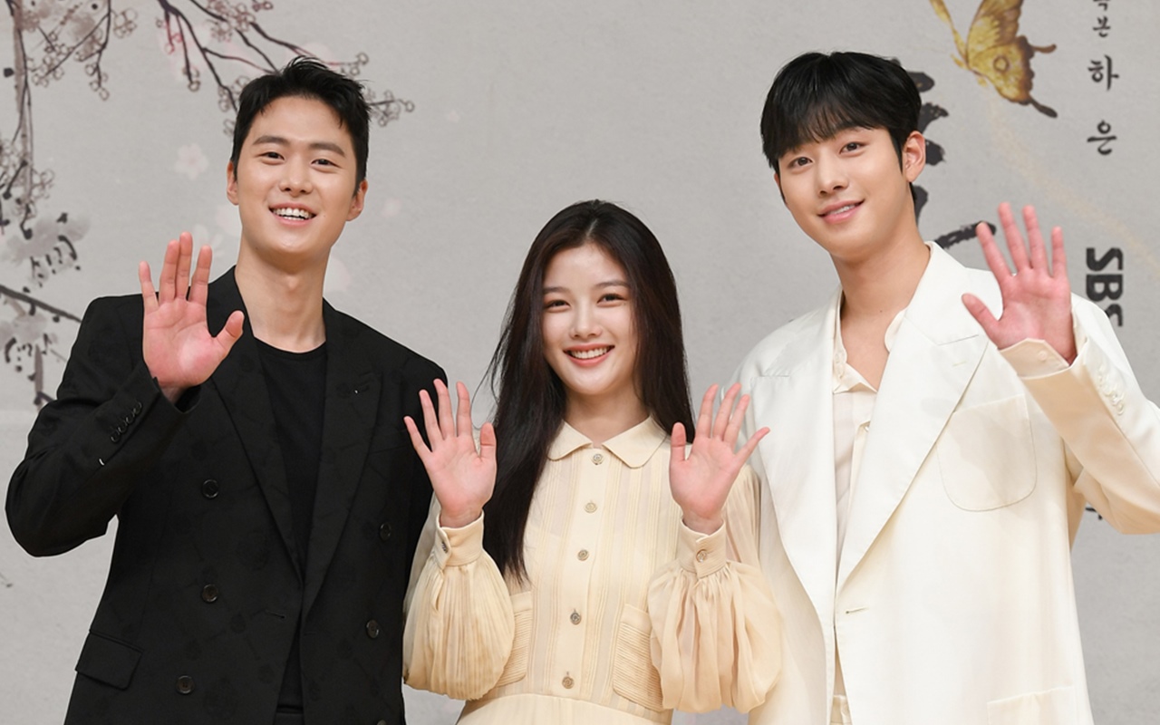 Kim Yoo Jung Alami Pertemuan Kontras Dengan Ahn Hyo Seop dan Gong Myung di 'Red Sky'