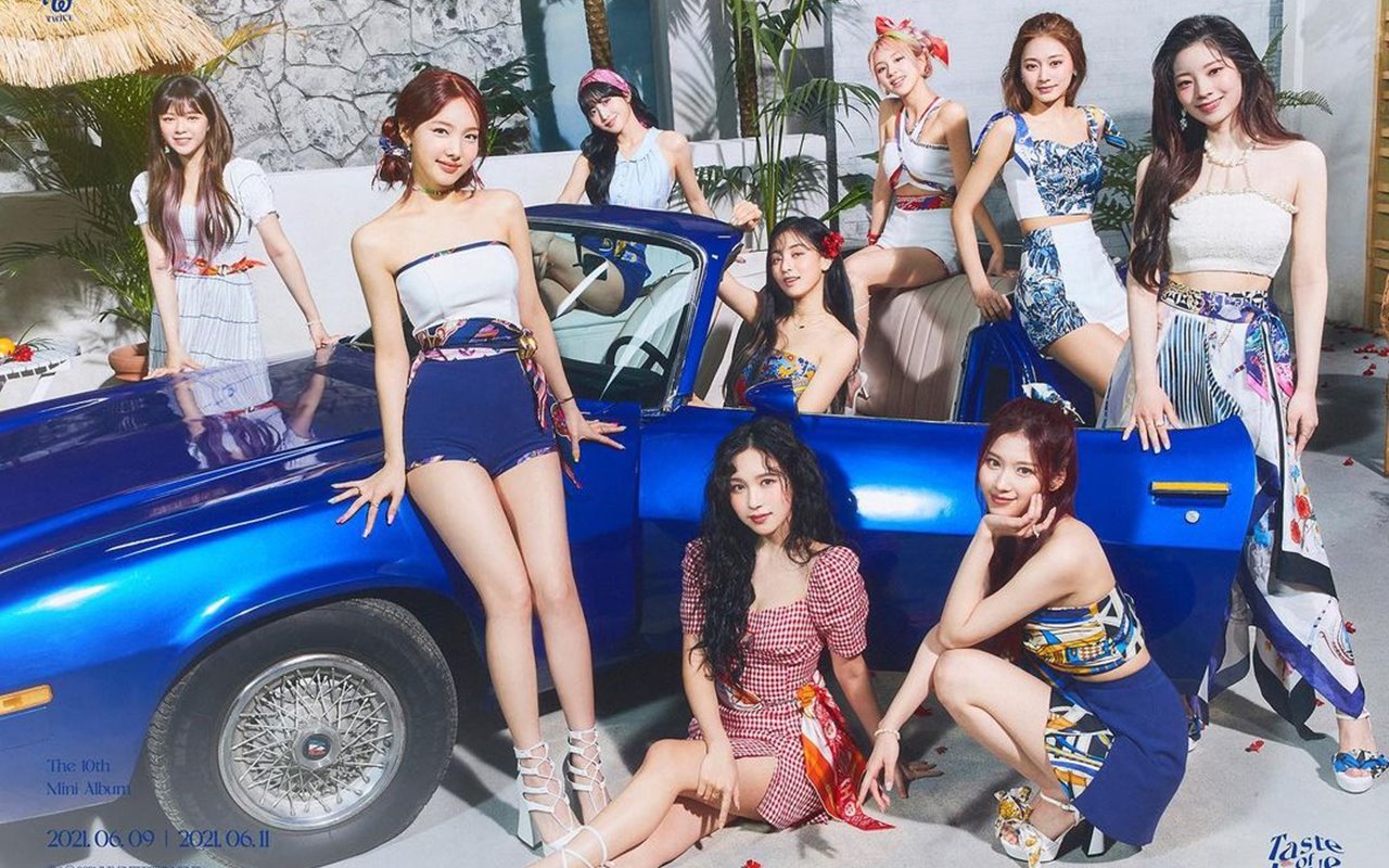 Siap Taklukkan AS, TWICE Tampil Kece di Preview Ala Fashion Show 'The Feels'