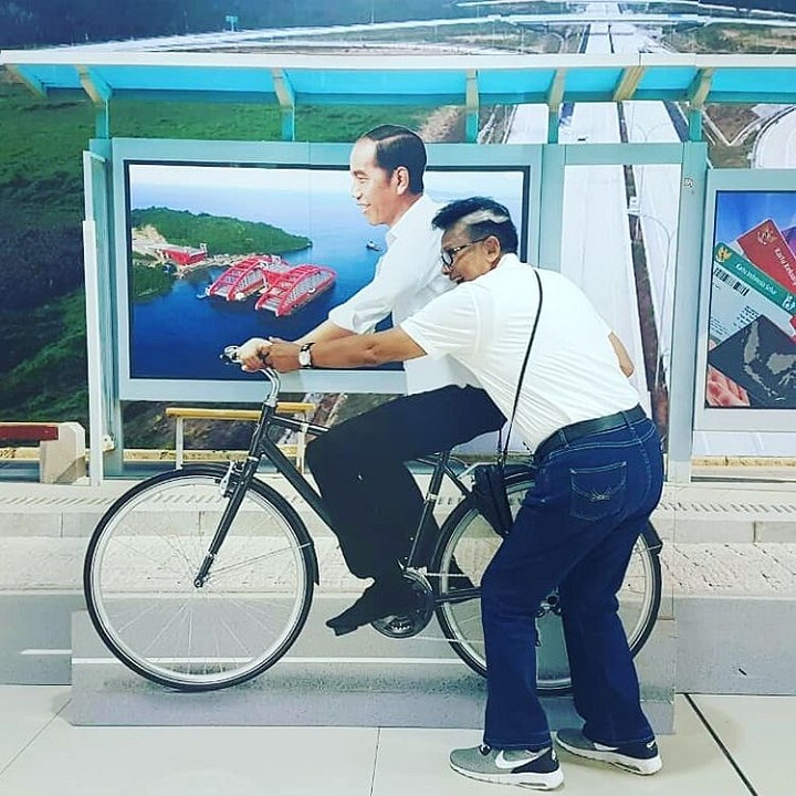Miliki sisi humoris