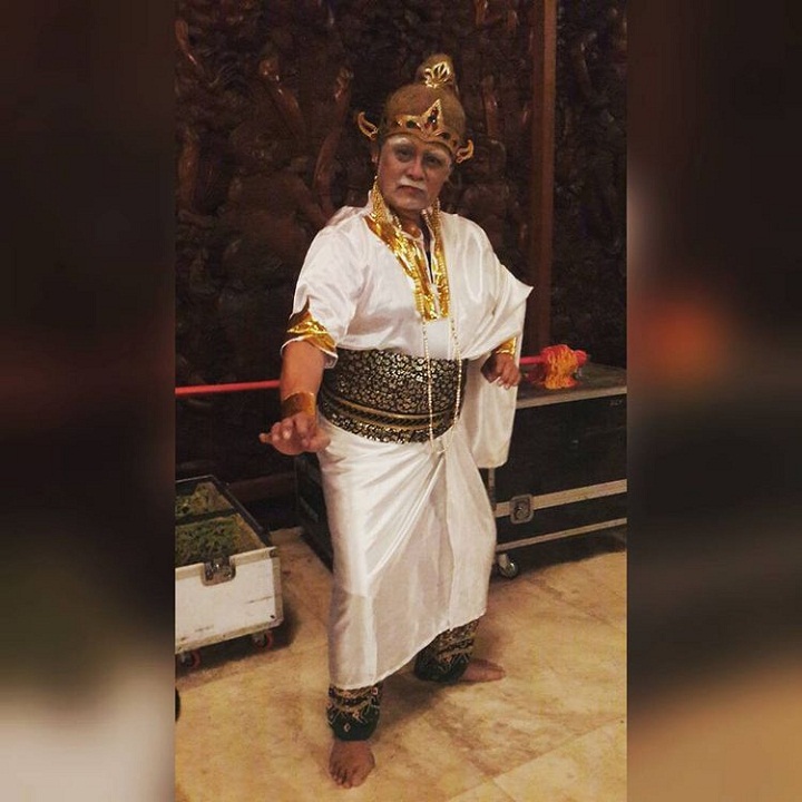 Momen Tampil sebagai tokoh wayang