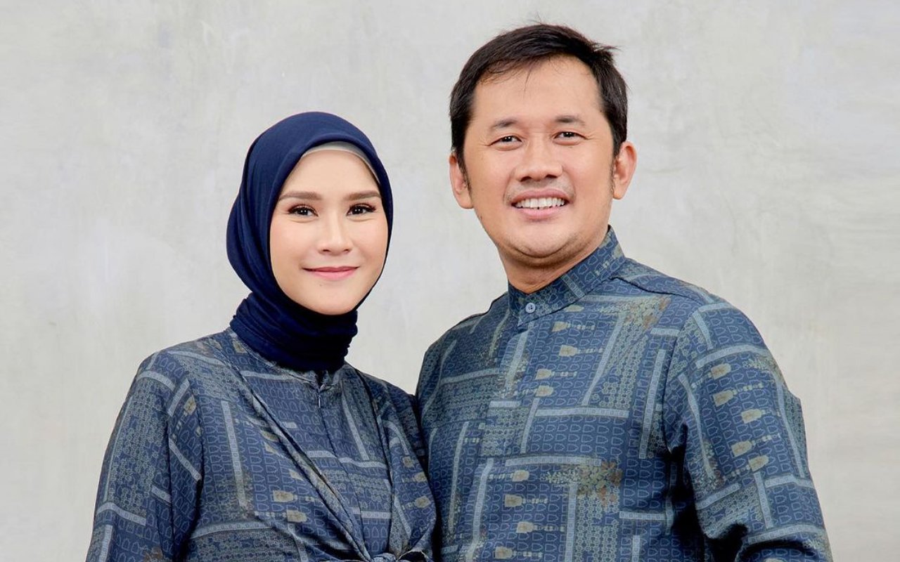 Beri Kado Ultah 'Seram', Hanung Bramantyo Juga Tunjukkan Sisi Super Romantis ke Zaskia Mecca