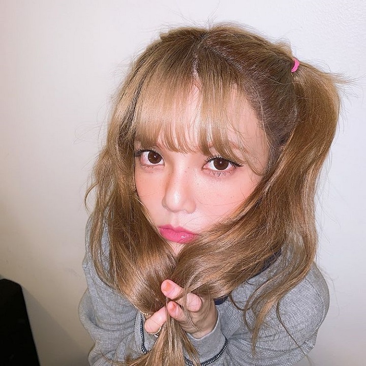 Berpose imut 