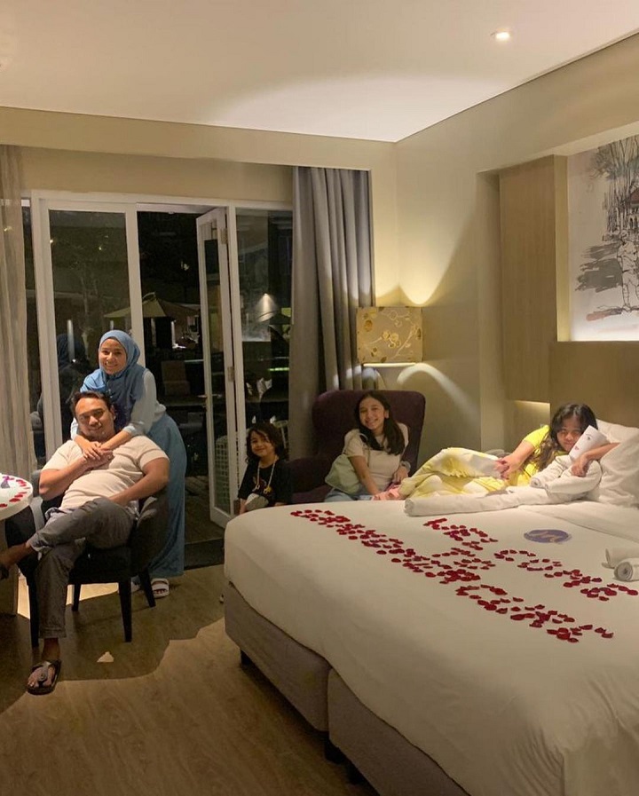 Tak Sungkan Pamer Kemesraan