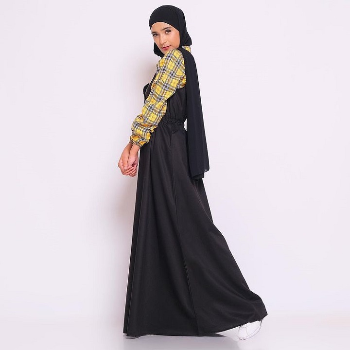 <i>Dress</i> perpaduan cerah dan gelap