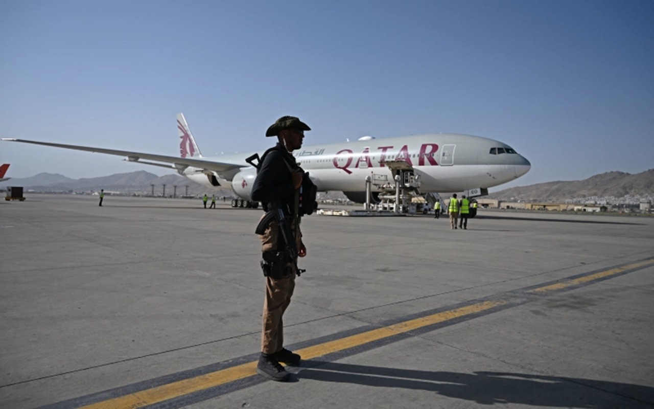 Ratusan WNA Berhasil Tinggalkan Afghanistan dengan Penerbangan Komersial Perdana Hari Ini