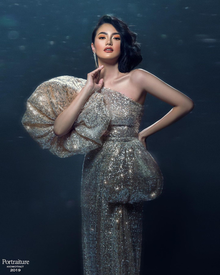 Bersinar dengan gaya glamor