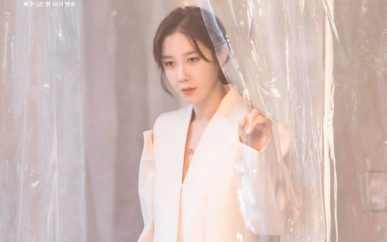 Syuting Adegan Jatuh Lee Ji Ah Tak Kalah Menegangkan dari 'Penthouse 3', Begini Prosesnya