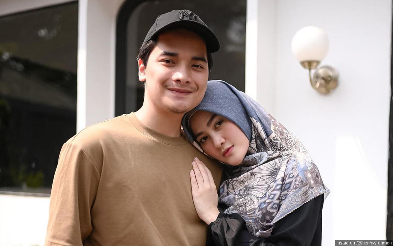 Alvin Faiz Masak Hingga Tidur di Pangkuan Istri Cantik, Reaksi Ibunda Super Uwu