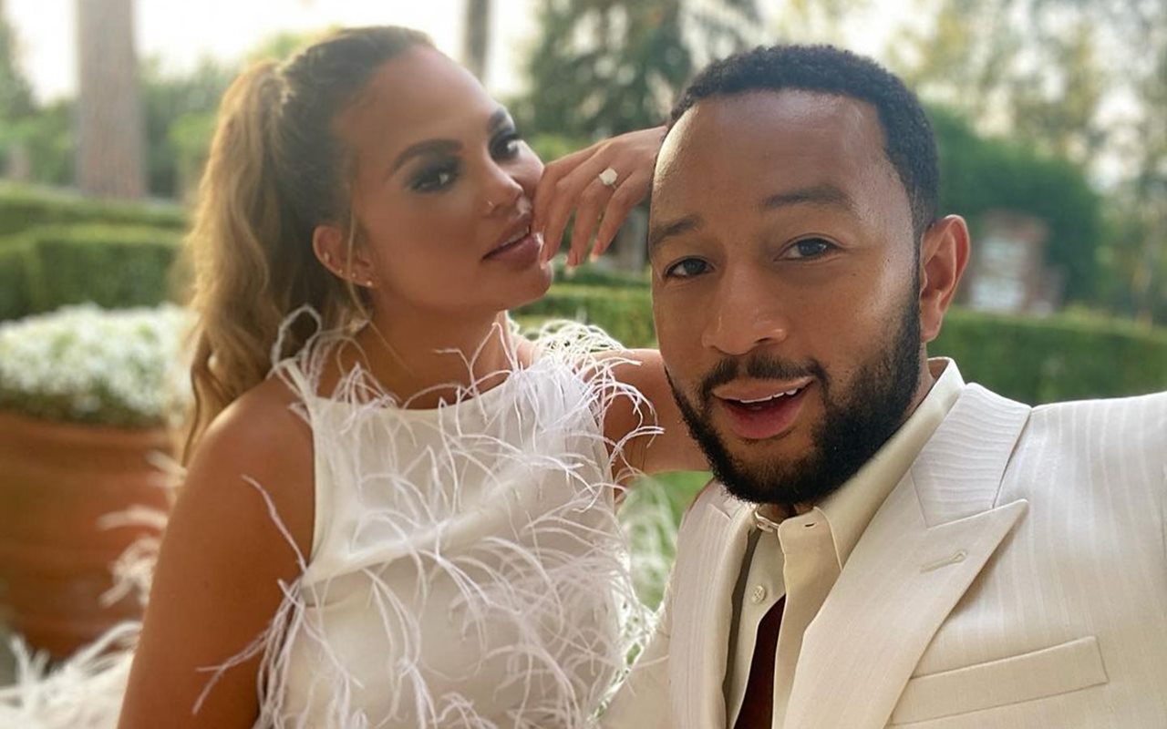 John Legend dan Chrissy Teigen Malah Nangis Di Hari Pertama Kedua Anaknya Masuk Sekolah, Kenapa?