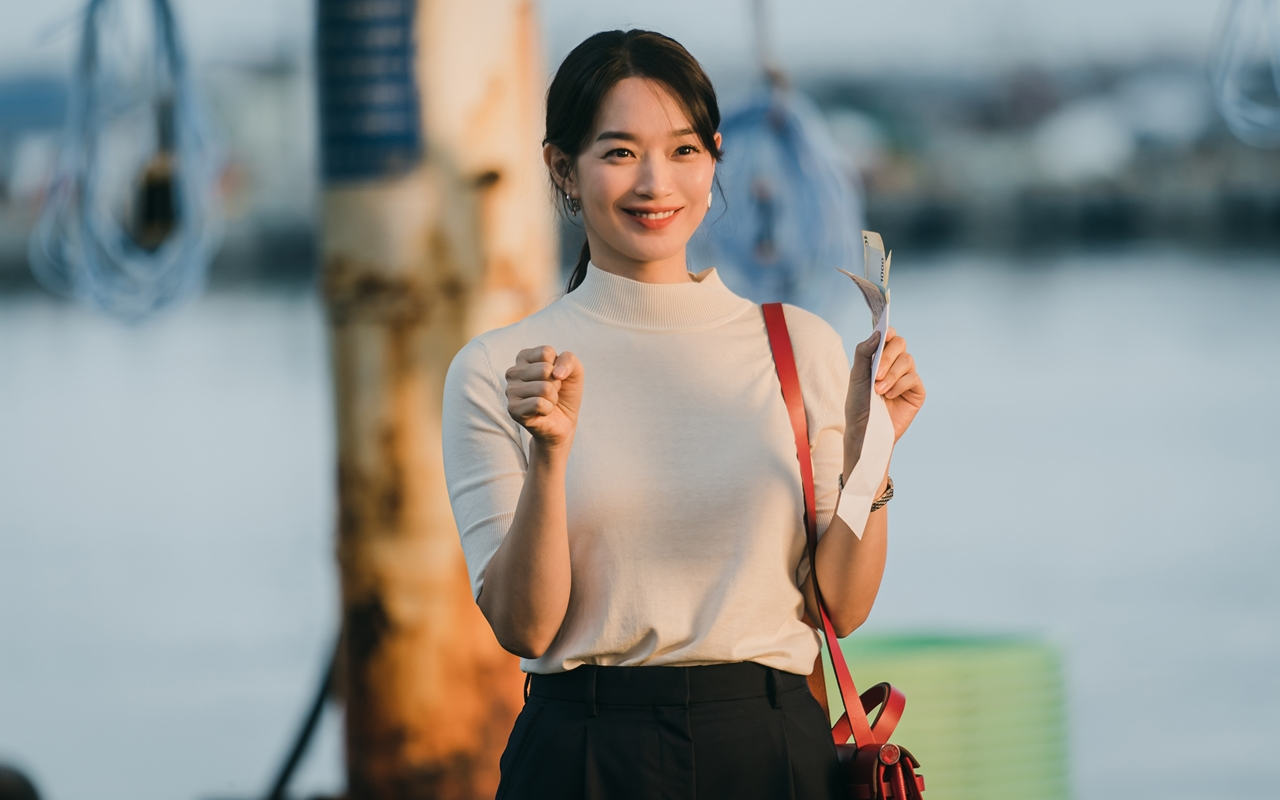 View Hometown Cha Cha Cha Wallpaper Pictures