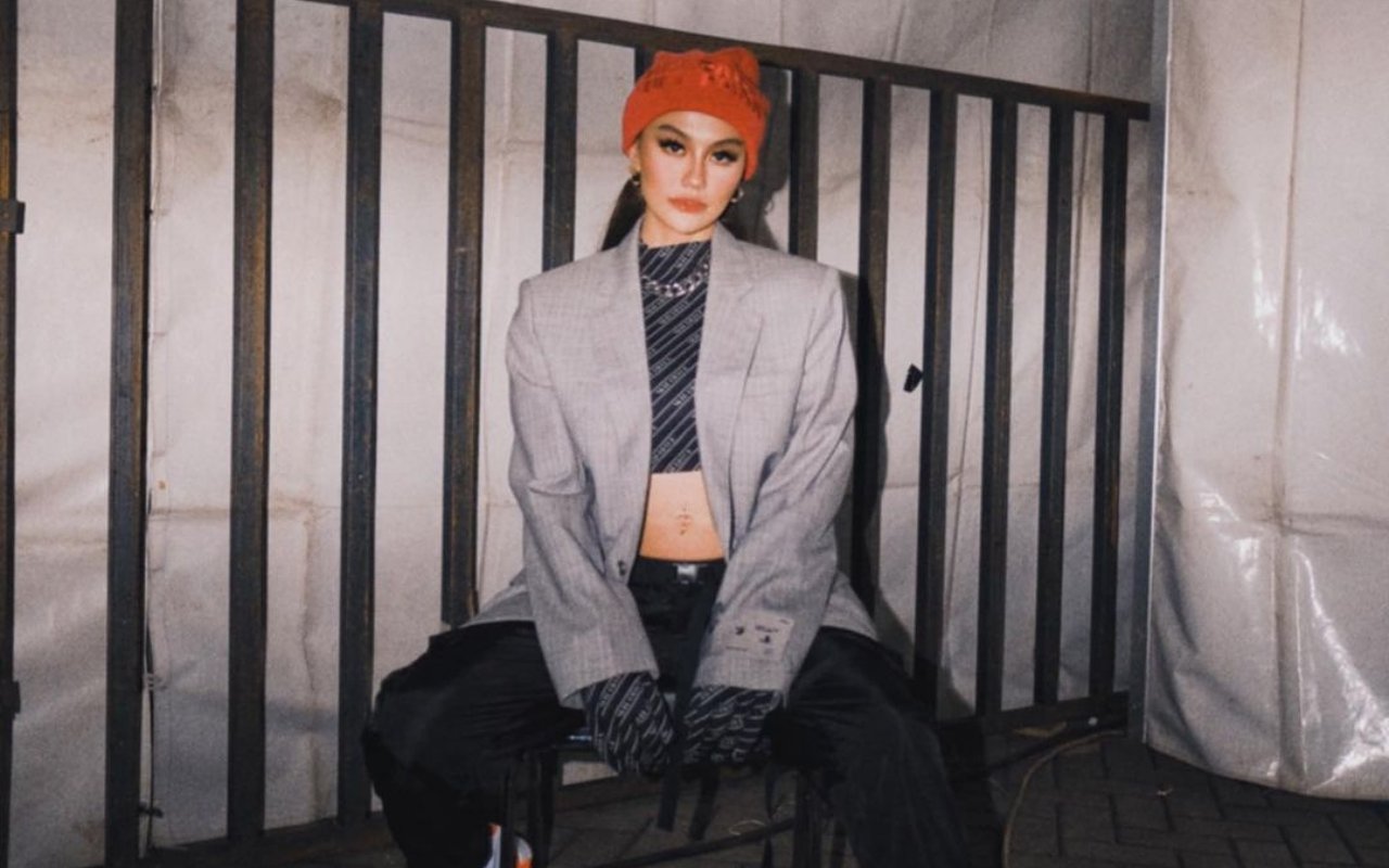 Agnes Monica Rilis Minuman Wine 'Emas' Dinyinyiri Isu Haram, Harganya Bikin Haters Mingkem?