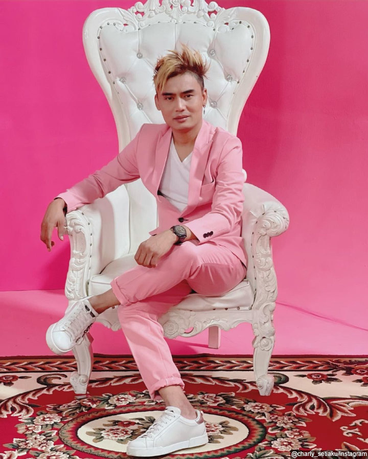 Tampil beda dengan warna <I>pink</I>