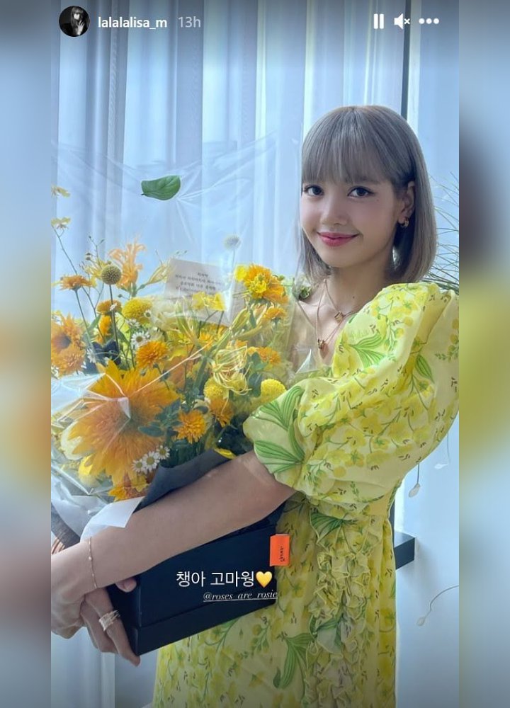 Lisa BLACKPINK Ungkap Hadiah Debut Solo dari Rose, Akui Paling Bikin Tersentuh