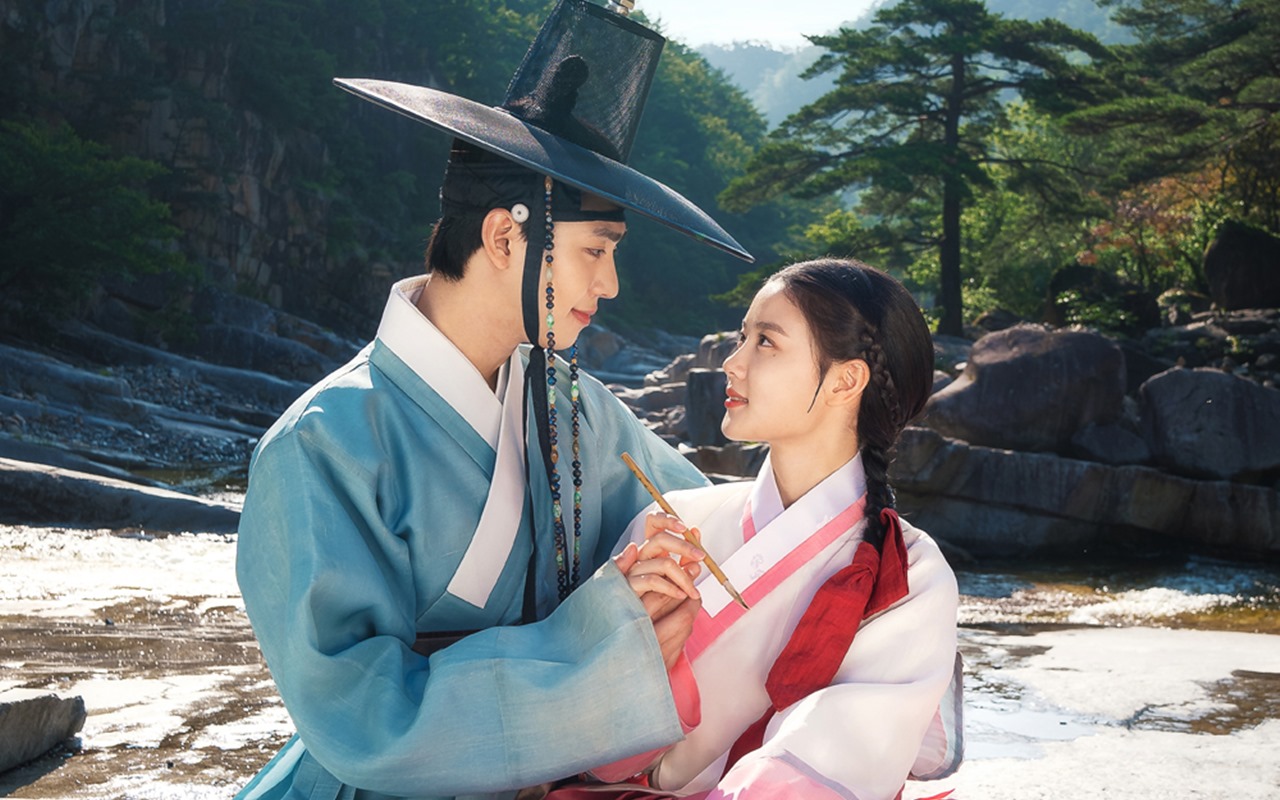 Kim Yoo Jung Gandeng Tangan Ahn Hyo Seop di 'Red Sky', Pemirsa Klepek-Klepek Karena Ini