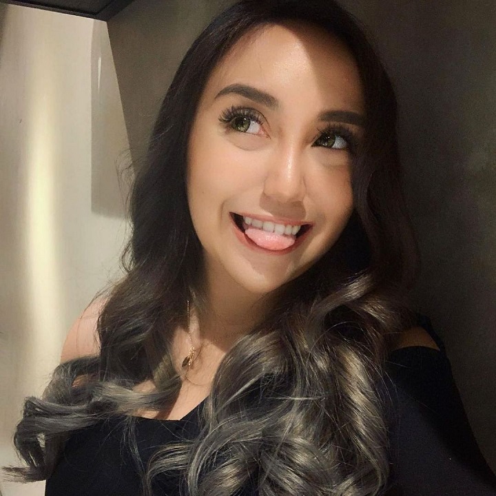 Potret <i>Selfie</i> Cantik
