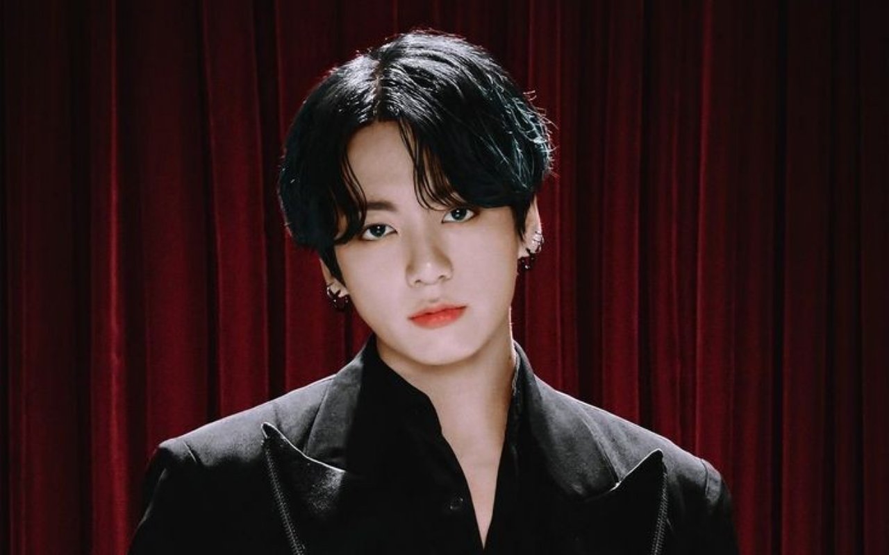 Visual Jungkook BTS dengan Tindikan Alis di Blue House Tuai Decak Kagum