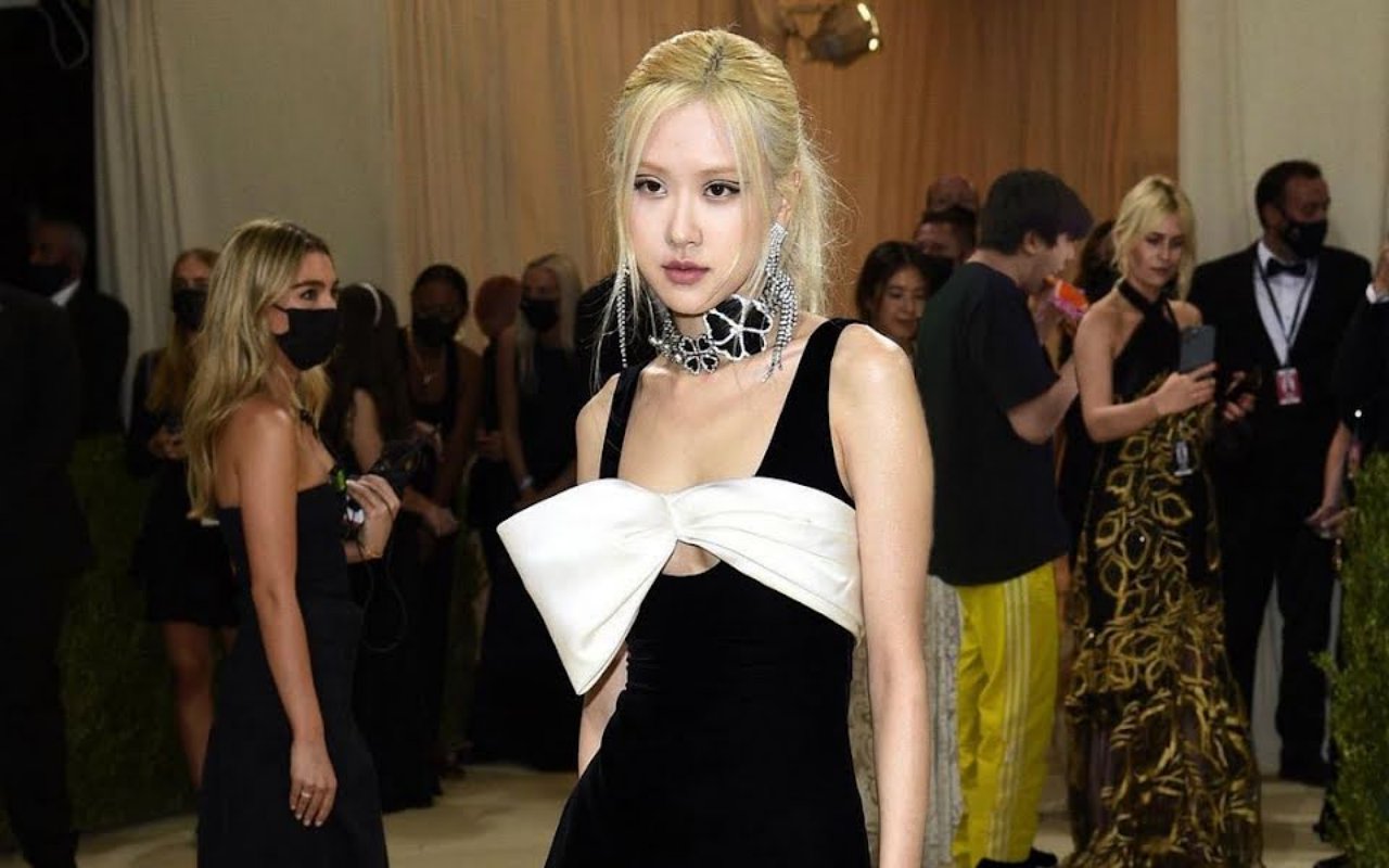 Rose BLACKPINK Ternyata Tampil dengan Dua Gaya Berbeda Ini di Met Gala