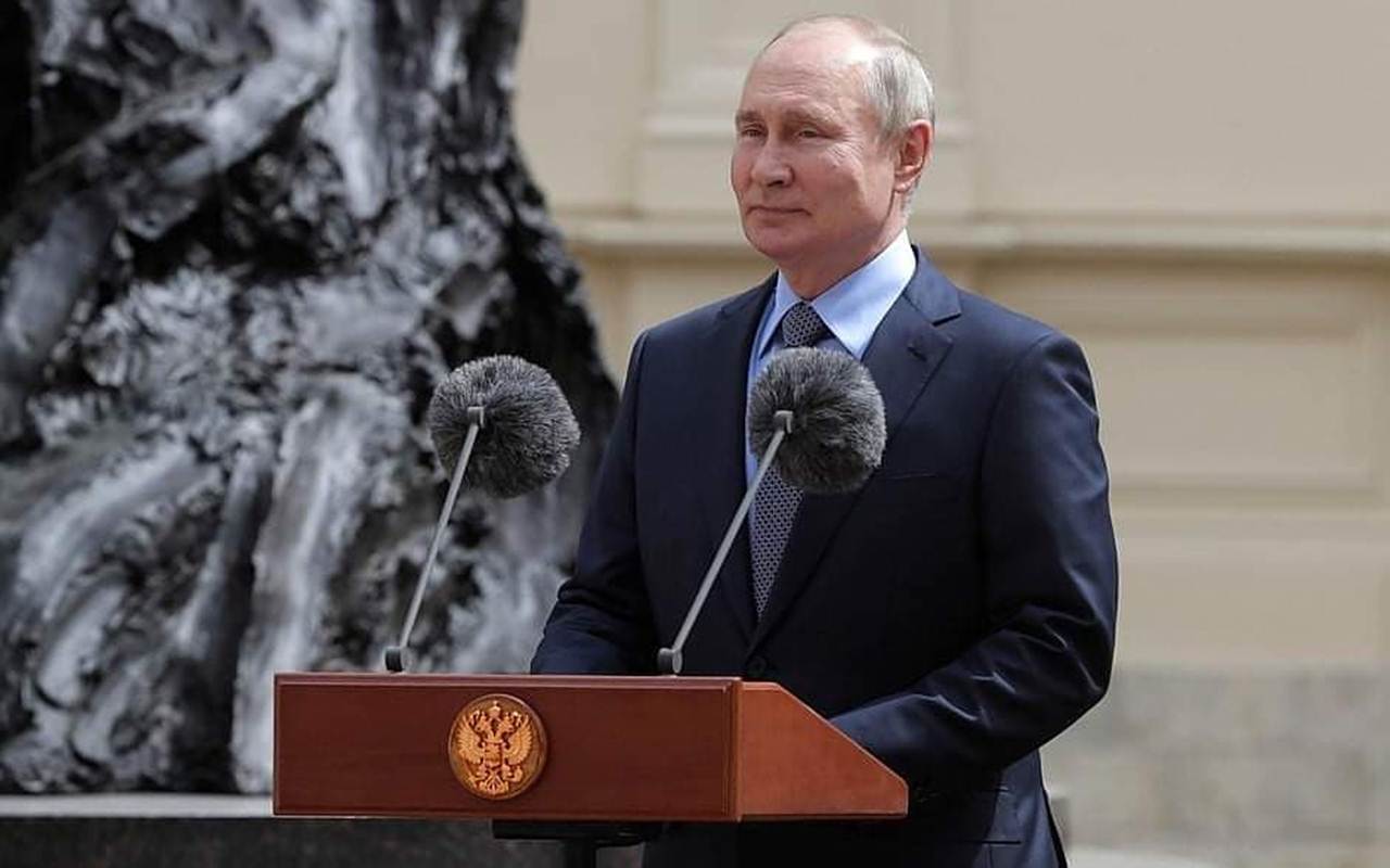 Presiden Putin Isolasi Mandiri Usai Orang Terdekatnya Positif COVID-19