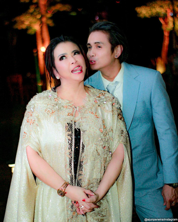 Pose unyu bareng