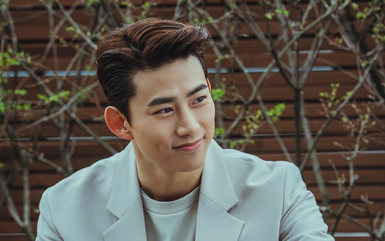 7 Pesona Taecyeon 2PM Yang Dikabarkan Miliki Pacar Non Seleb