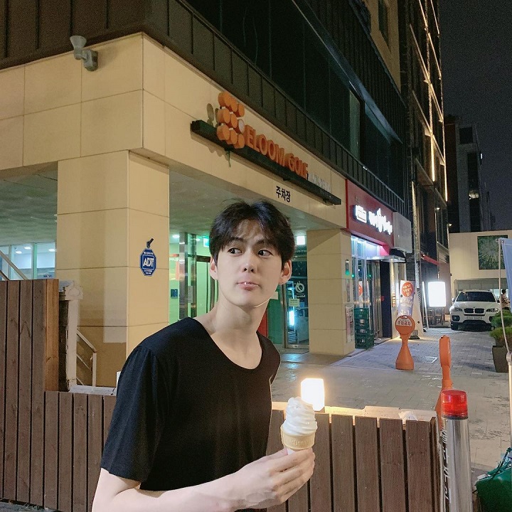 Bertingkah Imut