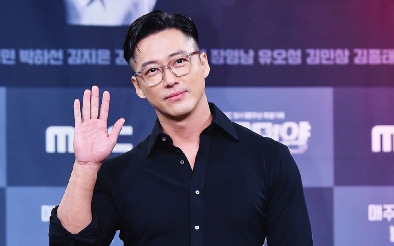 Saat menghadiri konferensi pers 'The Veil' pada Kamis (16/9), Nam Goong Min terang-terangan mengaku terbebani saat syuting drama ini. Penasaran apa alasannya?