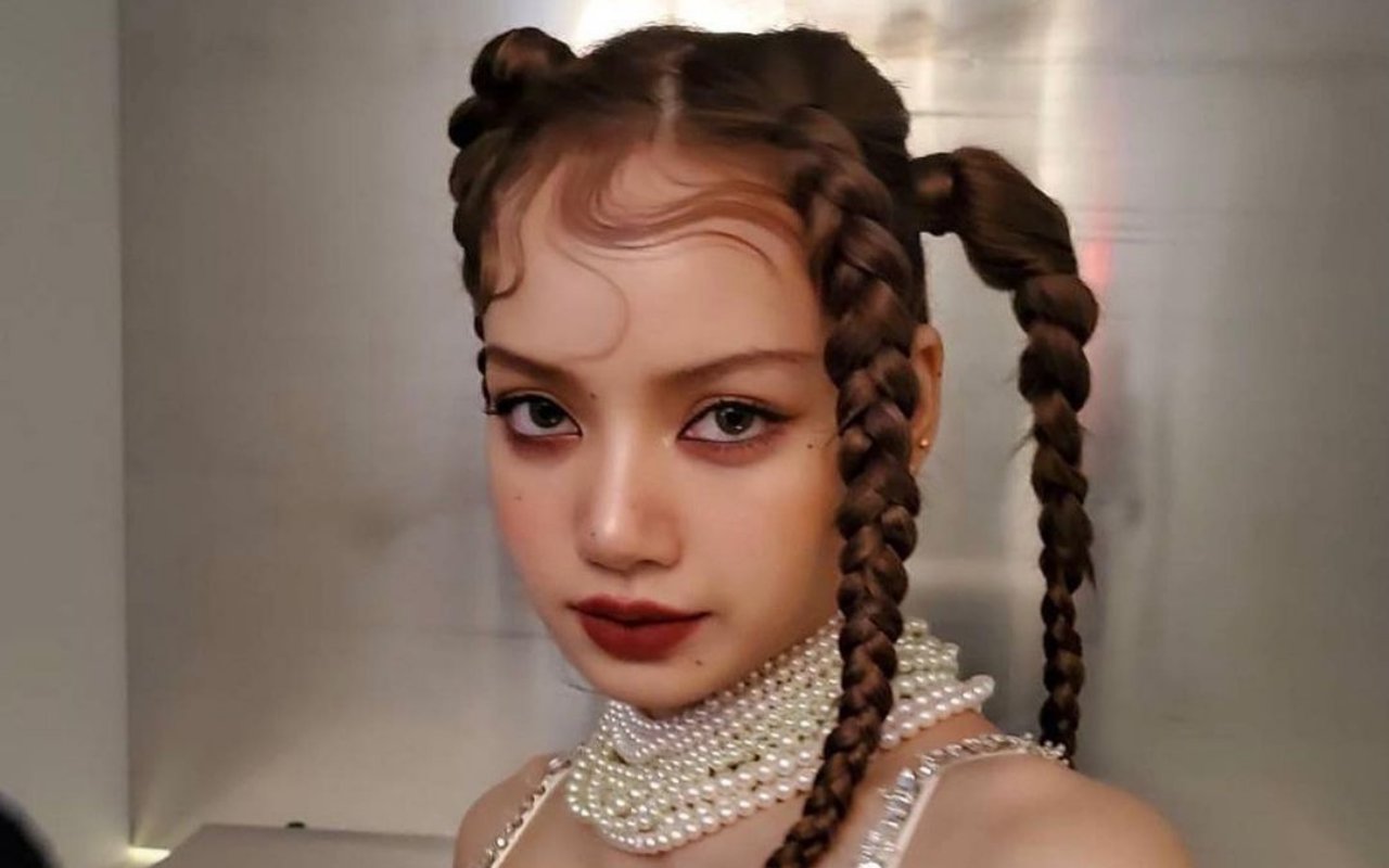 Dalam sebuah wawancara dengan OUTNOW Unlimited, Lisa berbicara tentang banyak hal menarik. Salah satunya perbedaan konsep debut solonya dengan gaya BLACKPINK.