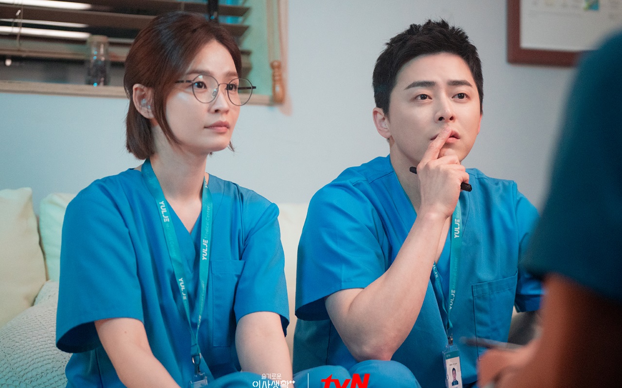 Tidur Satu Tenda, Adegan Camping Jeon Mi Do dan Jo Jung Suk di 'Hospital Playlist 2' Jadi Perhatian
