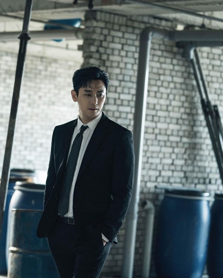 Potret kece dengan <i>look formal</i>