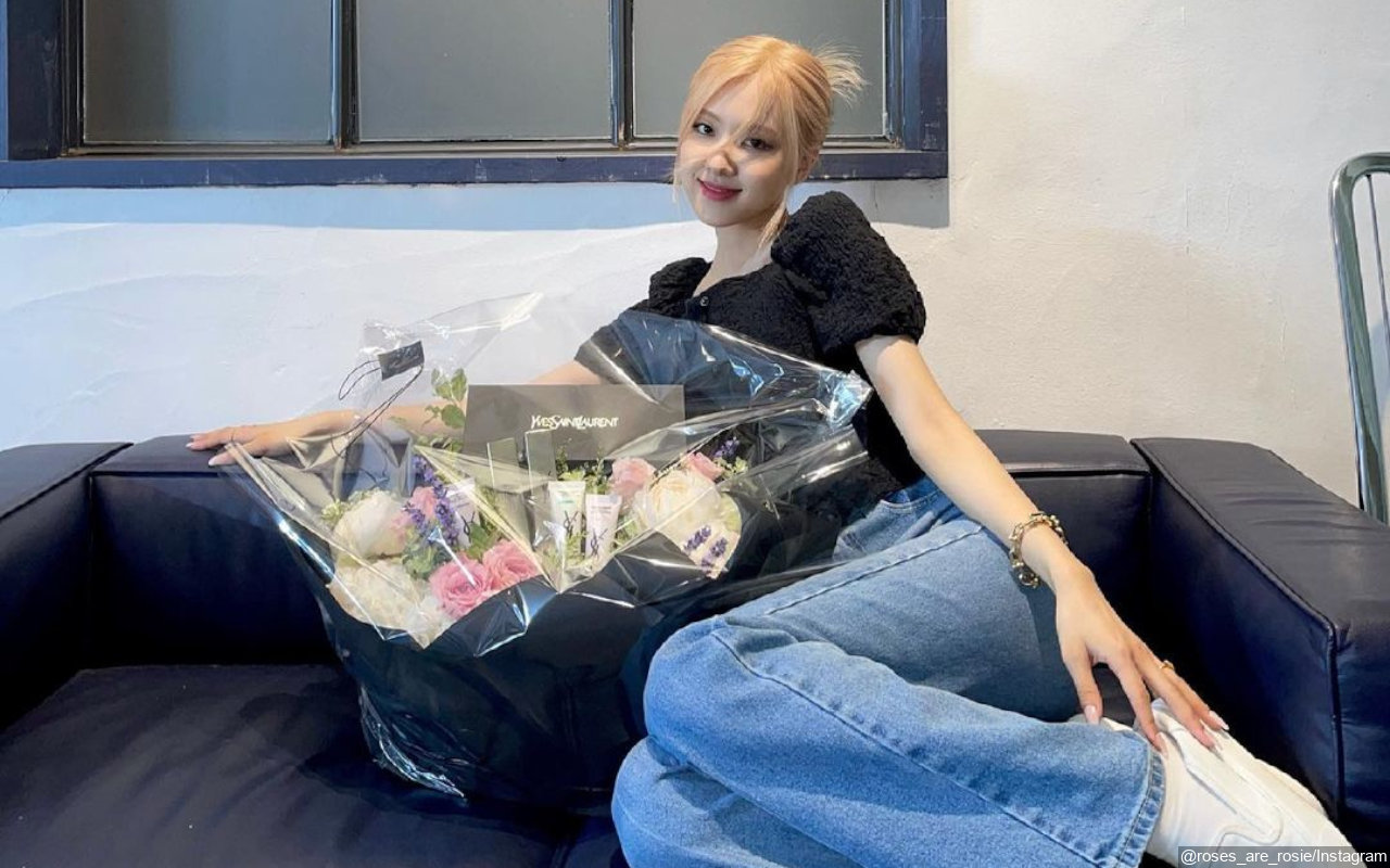 Netizen Korea Komentari Foto-Foto Candid Rose BLACKPINK di New York, Fashion Ikut Disorot