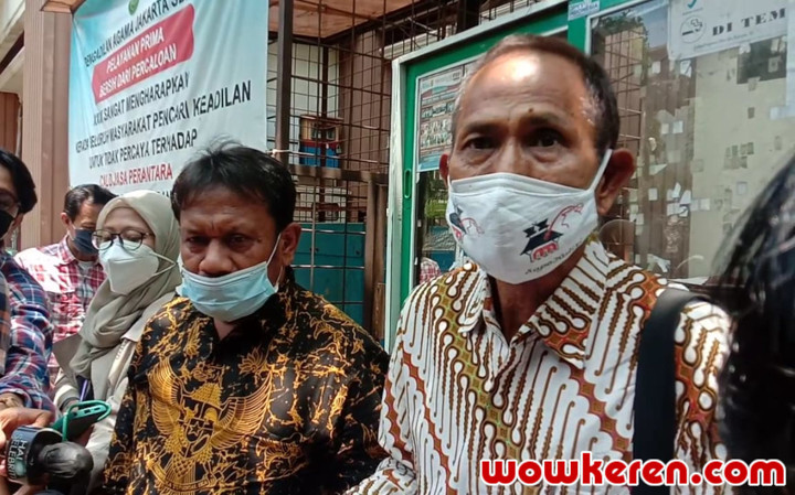 Jonathan Frizzy Tak Hadiri Sidang Cerai