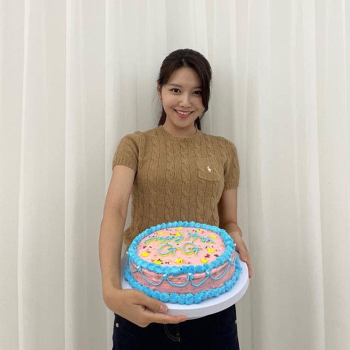 Rayakan <i>Anniversary</i> ke-14 SNSD