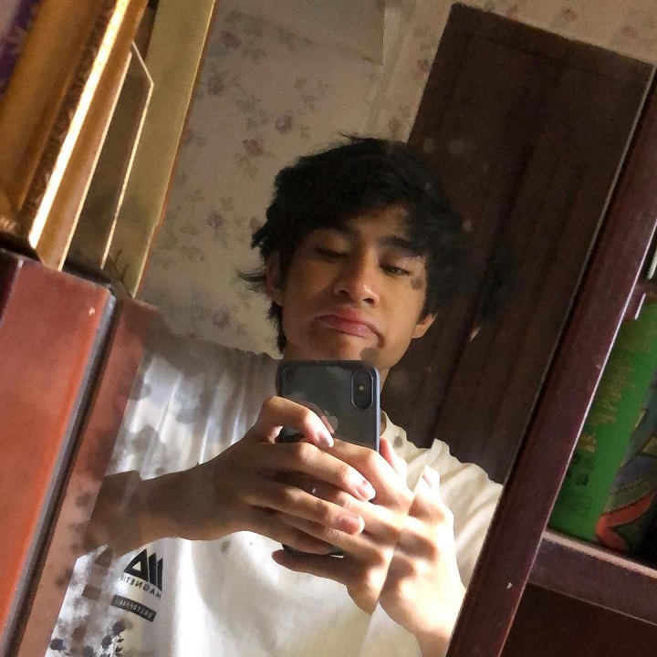Potret <i>Mirror Selfie</i> Kocak