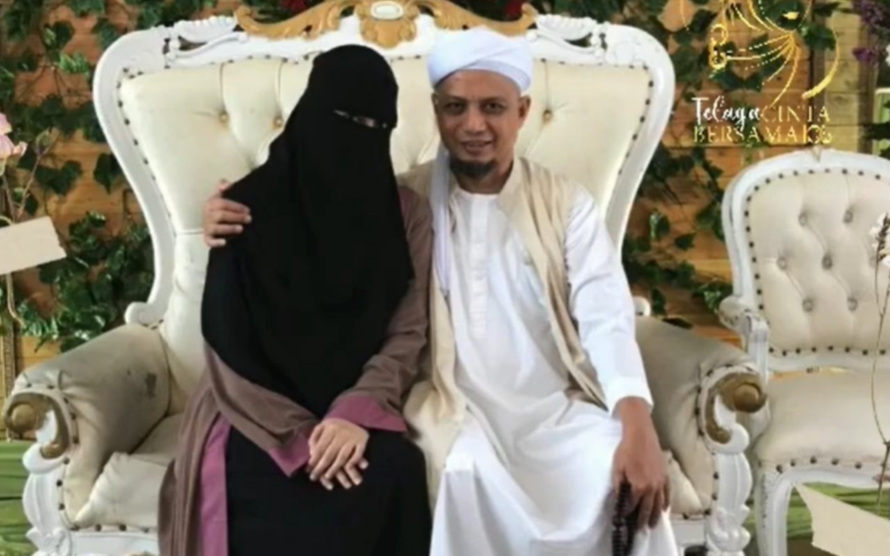 Gaul Abis, Ibu Tiri Alvin Faiz 'Ajak' BTS Promosikan Madu Ustaz Arifin Ilham?