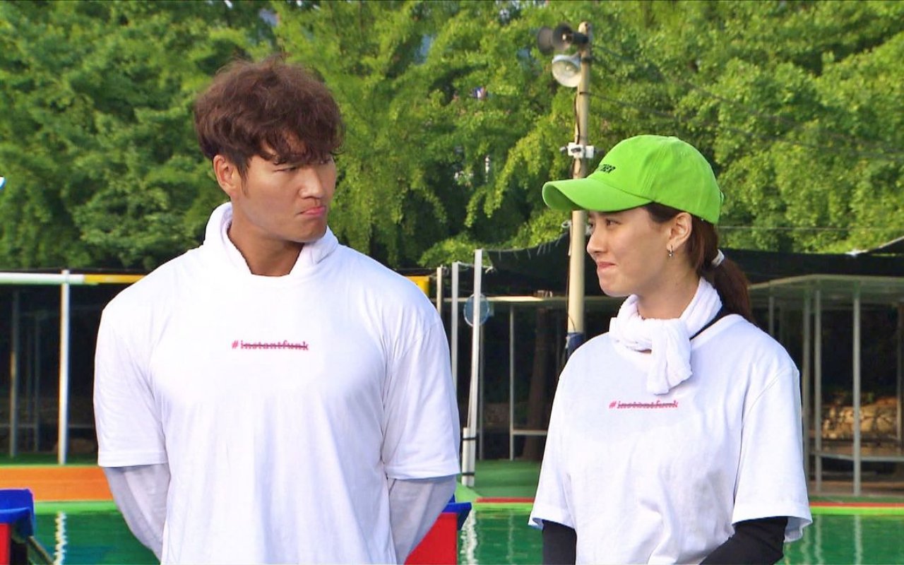 Kim Jong Kook Pamer Gold Button YouTube, Cuma Song Ji Hyo yang Boleh Pegang