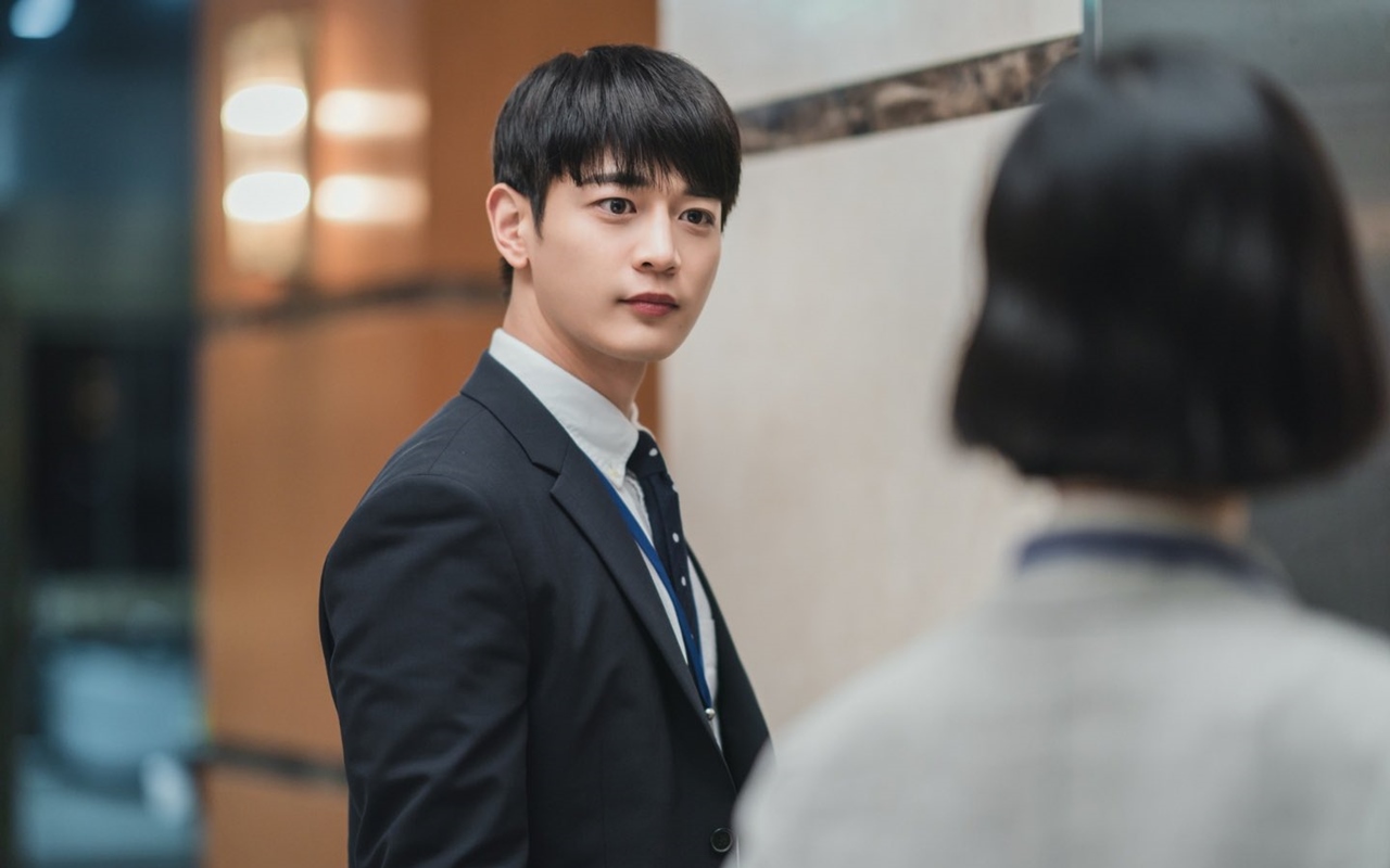 Minho SHINee Bikin Heboh Tak Pakai Baju Saat Adegan Ranjang Bareng 2 Cewek di 'Yumi's Cells'