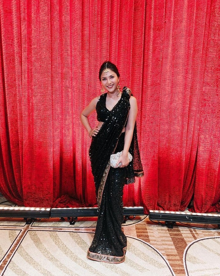 Tampil bak artis Bollywood 