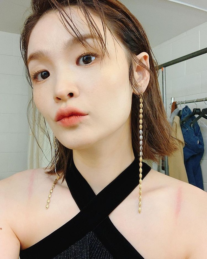 Berpose imut menggemaskan