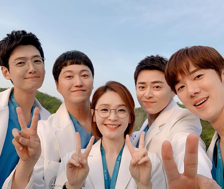 Potret gemas bareng geng 99 'Hospital Playlist '