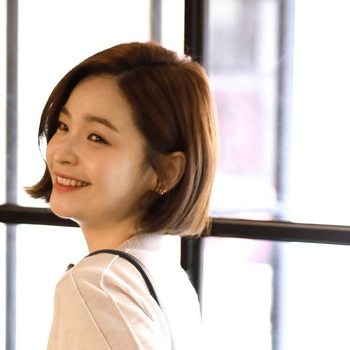 Identik dengan rambut pendek