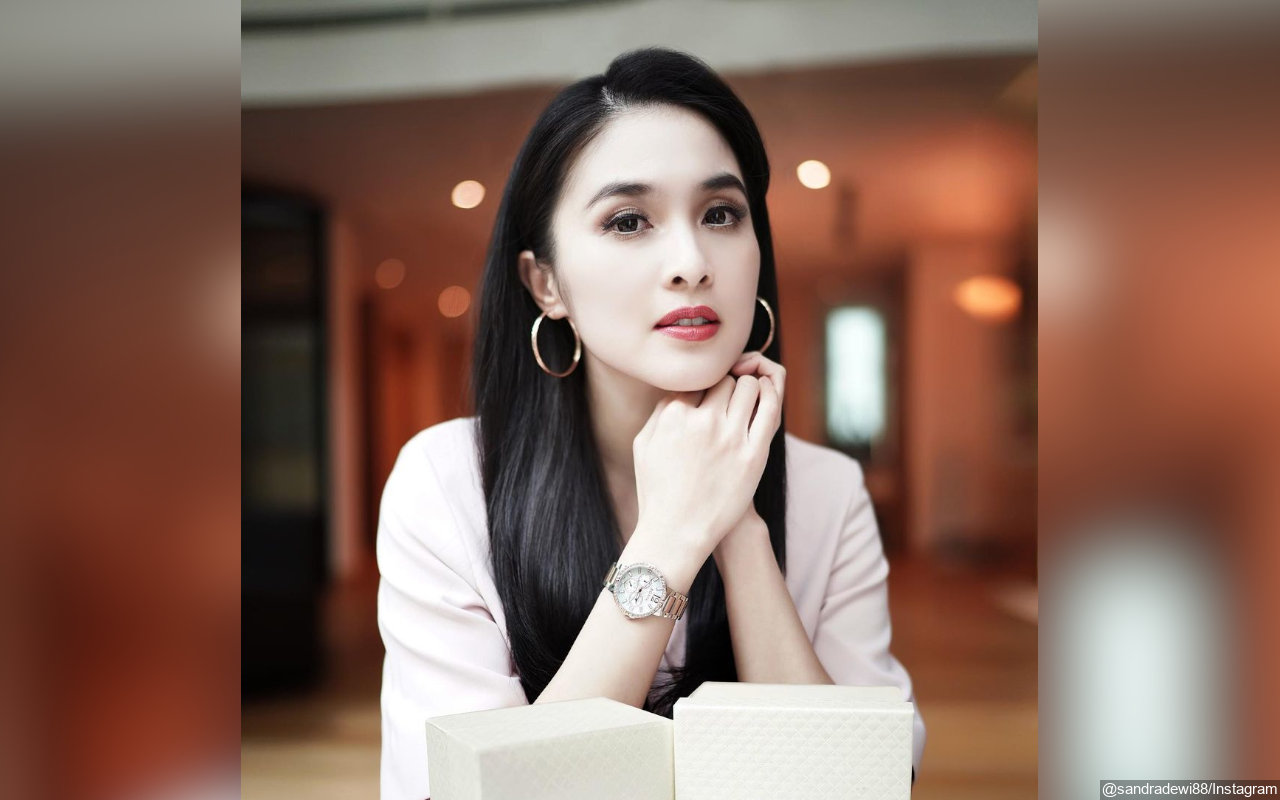 Sandra Dewi Dijuluki Vampir di Dunia Nyata Saat Pamer Foto Jadul 13 Tahun Lalu