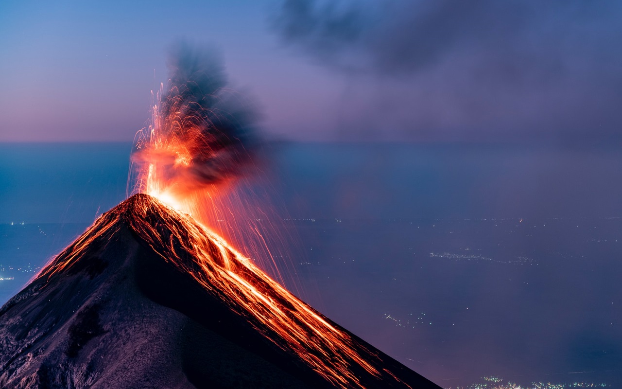 Gunung Berapi di Pulau La Palma Spanyol Meletus, Lava Hancurkan Sejumlah Rumah